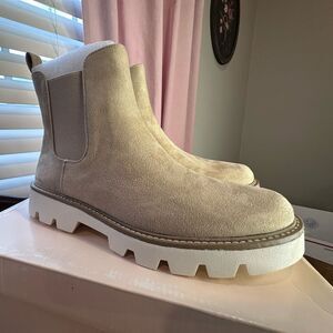 NEW Chinese Laundry 9.5 EU 40.5 Faux Suede Chunky Bootie Piper Cream Pull On
